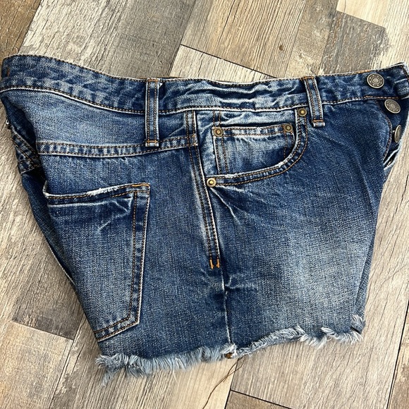 Free People blue Jean shorts size W27 5 button Denim cut off FP 11” rise - Picture 3 of 11